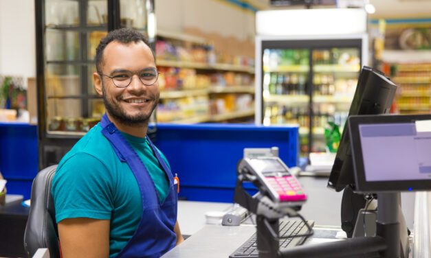 Operador de caixa de supermercado: como melhorar atendimento